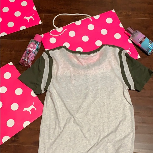 ❌ SOLD ❌ Victoria Secret Tee in army green - Picture 6 of 6